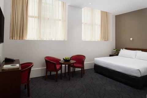 The Victoria Hotel - Accommodation QLD 11