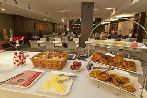 Causeway 353 Hotel - Accommodation QLD 16