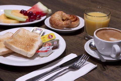 Causeway 353 Hotel - Accommodation QLD 19