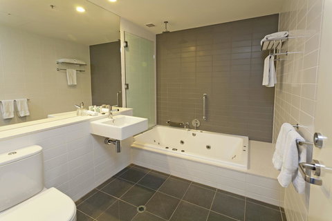 Causeway 353 Hotel - Accommodation QLD 35