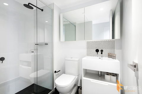 IFSuites (IFSTAYS) Light House Victoria One Apartment - Accommodation QLD 5