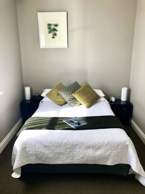 Athelstane House - Accommodation QLD 6