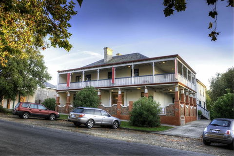 Athelstane House - Accommodation QLD 9