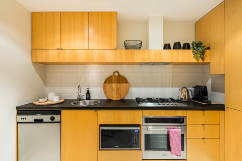 Auguste, Melbourne CBD Private Accommodation With Parking - Accommodation QLD 10