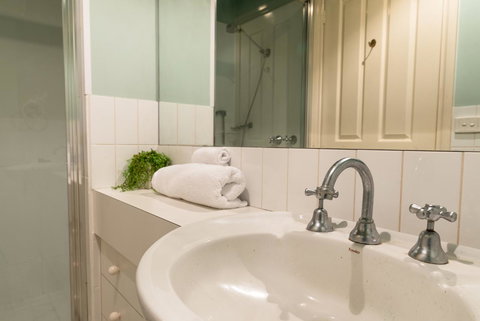 The Orchard House - Accommodation QLD 4