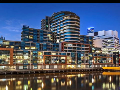 Signature Waterfront Apartments - Accommodation QLD 38