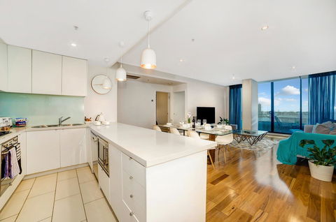 Signature Waterfront Apartments - Accommodation QLD 11
