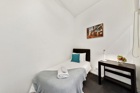 Signature Waterfront Apartments - Accommodation QLD 1