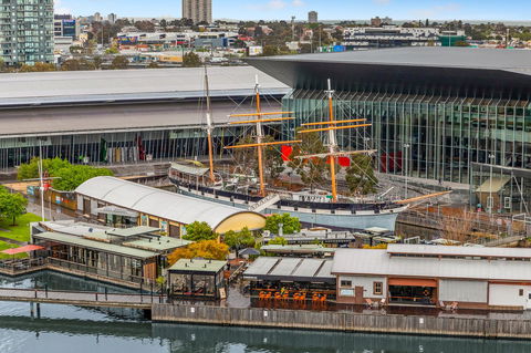 Signature Waterfront Apartments - Accommodation QLD 23