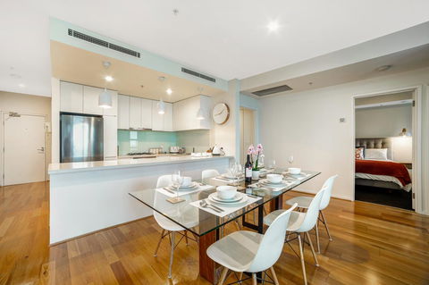 Signature Waterfront Apartments - Accommodation QLD 13