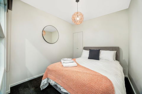 Signature Waterfront Apartments - Accommodation QLD 19