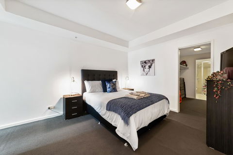 Signature Waterfront Apartments - Accommodation QLD 31