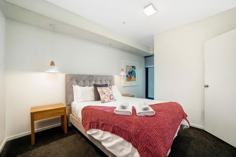 Signature Waterfront Apartments - Accommodation QLD 18