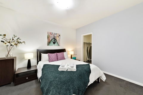 Signature Waterfront Apartments - Accommodation QLD 2