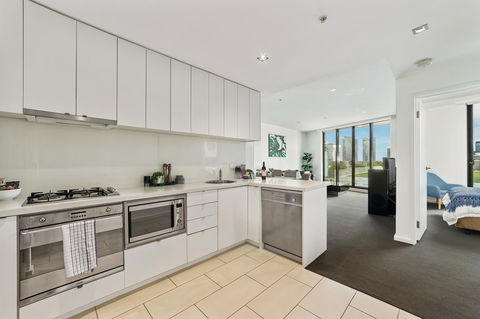 Signature Waterfront Apartments - Accommodation QLD 28