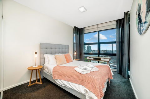 Signature Waterfront Apartments - Accommodation QLD 17