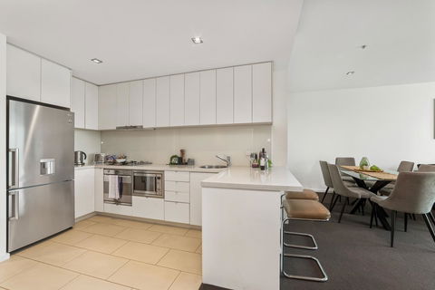 Signature Waterfront Apartments - Accommodation QLD 24