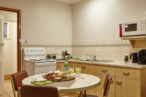 Goldfield Holiday Units - Accommodation QLD 8