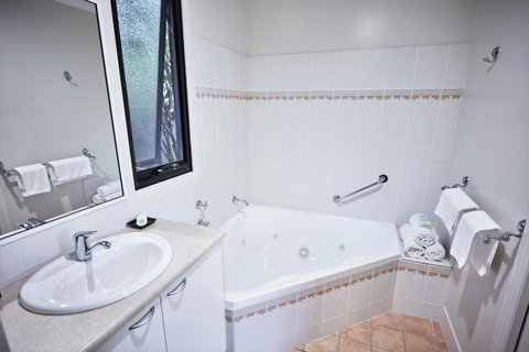 Goldfield Holiday Units - Accommodation QLD 15