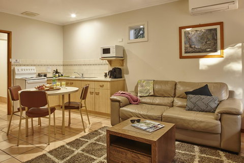 Goldfield Holiday Units - Accommodation QLD 10