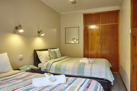 Goldfield Holiday Units - Accommodation QLD 3