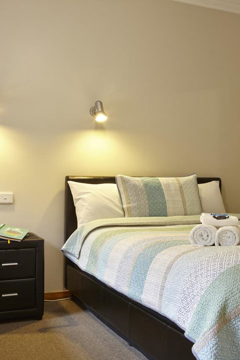 Goldfield Holiday Units - Accommodation QLD 4