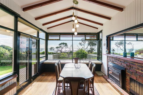 Beach Front Beauty - Ocean Front Views - Accommodation QLD 1