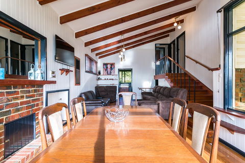 Beach Front Beauty - Ocean Front Views - Accommodation QLD 4