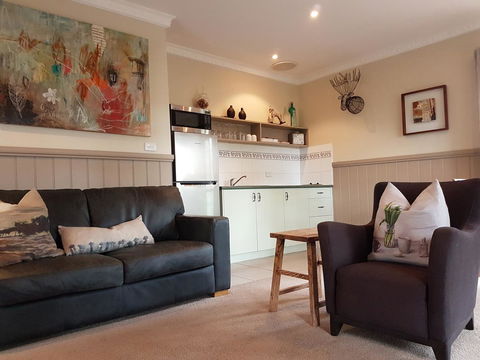 Tangenong Cottages - Accommodation QLD 13