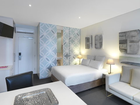 Oaks Melbourne On Collins Suites - Accommodation QLD 9