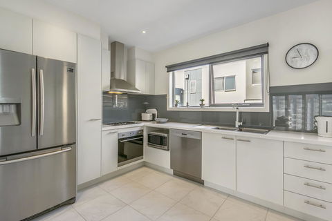 Marina Beach - Accommodation QLD 2