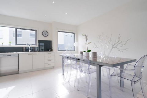 Marina Beach - Accommodation QLD 8