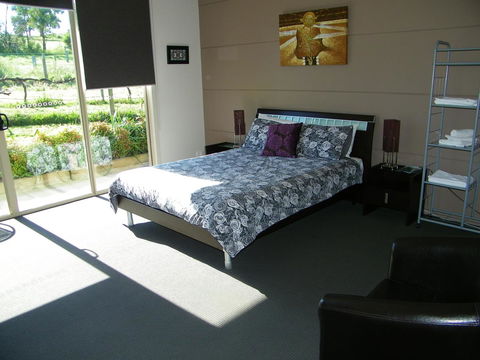 De\'Vine Escape - Accommodation QLD 6