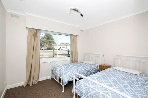 The Hill House - Accommodation QLD 2