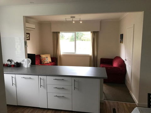 The Hill House - Accommodation QLD 4