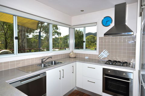 Blue Ridge Retreat - Accommodation QLD 8
