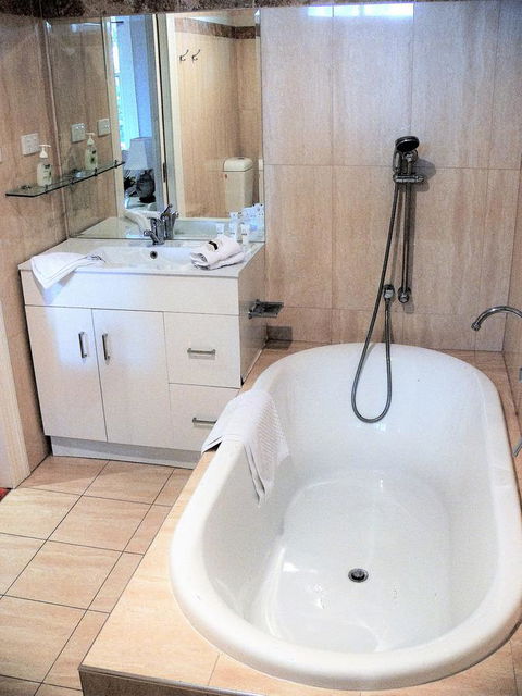 Fairbank House - Accommodation QLD 4