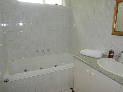 Fairbank House - Accommodation QLD 14