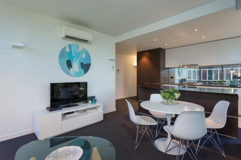 Wyndel Apartments - St Kilda Views - Accommodation QLD 15