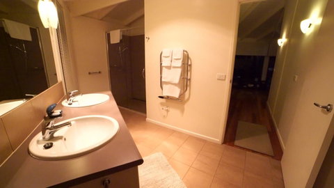 Limosa Rise - Accommodation QLD 4