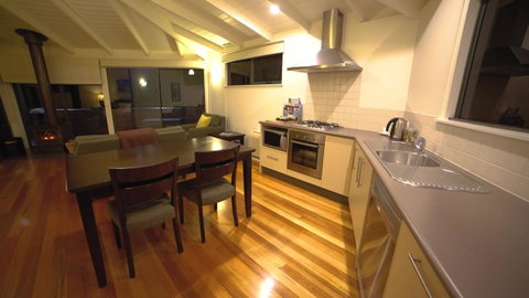 Limosa Rise - Accommodation QLD 6