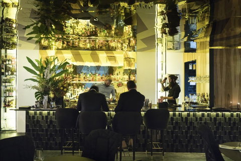 Adelphi Hotel - Accommodation QLD 2