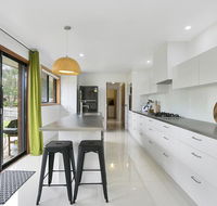 Fairhills - NEW LISTING beautifully styled - Accommodation QLD
