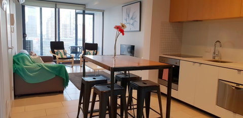 Trendy City Pad Melbourne - Accommodation QLD 9
