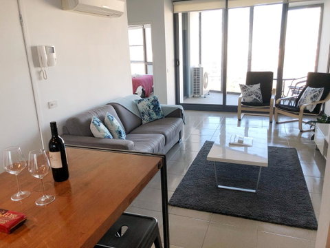 Trendy City Pad Melbourne - Accommodation QLD 12