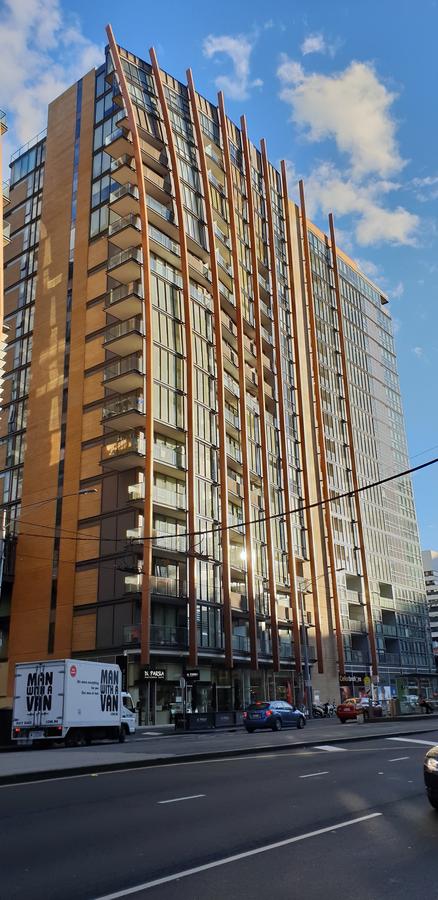 Trendy City Pad Melbourne - Accommodation QLD 16