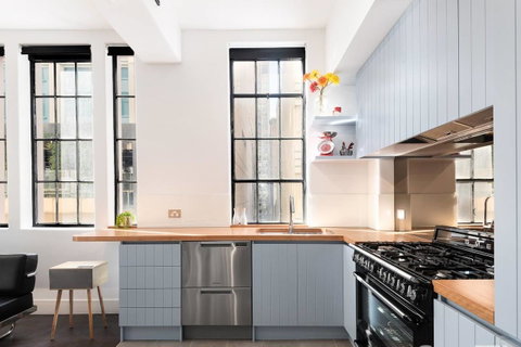 Spacious Designer Warehouse Melbourne CBD Apartment - Accommodation QLD 16