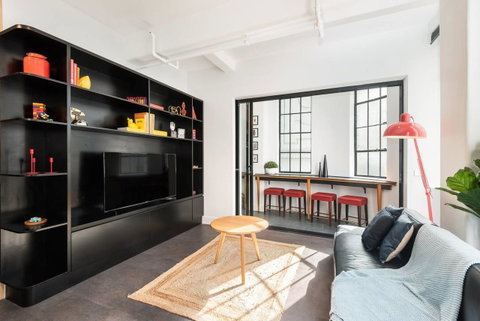 Spacious Designer Warehouse Melbourne CBD Apartment - Accommodation QLD 13