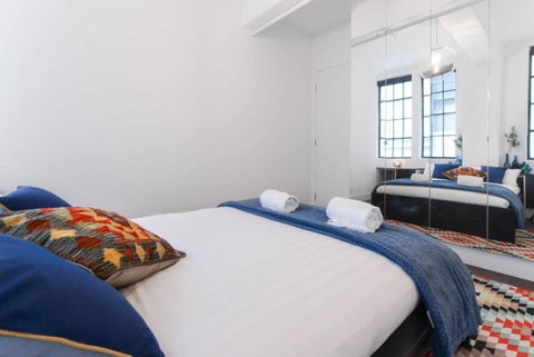 Spacious Designer Warehouse Melbourne CBD Apartment - Accommodation QLD 7