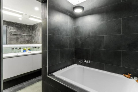 Spacious Designer Warehouse Melbourne CBD Apartment - Accommodation QLD 11